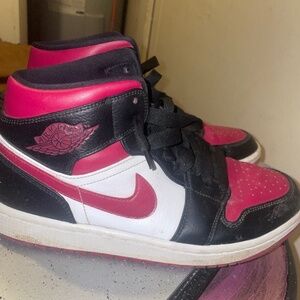 Air Jordan 1 Mid 'Noble Red'